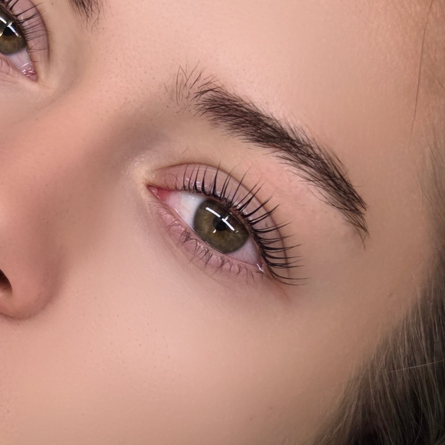 Lash lift on a hazel eye with a natural brow
